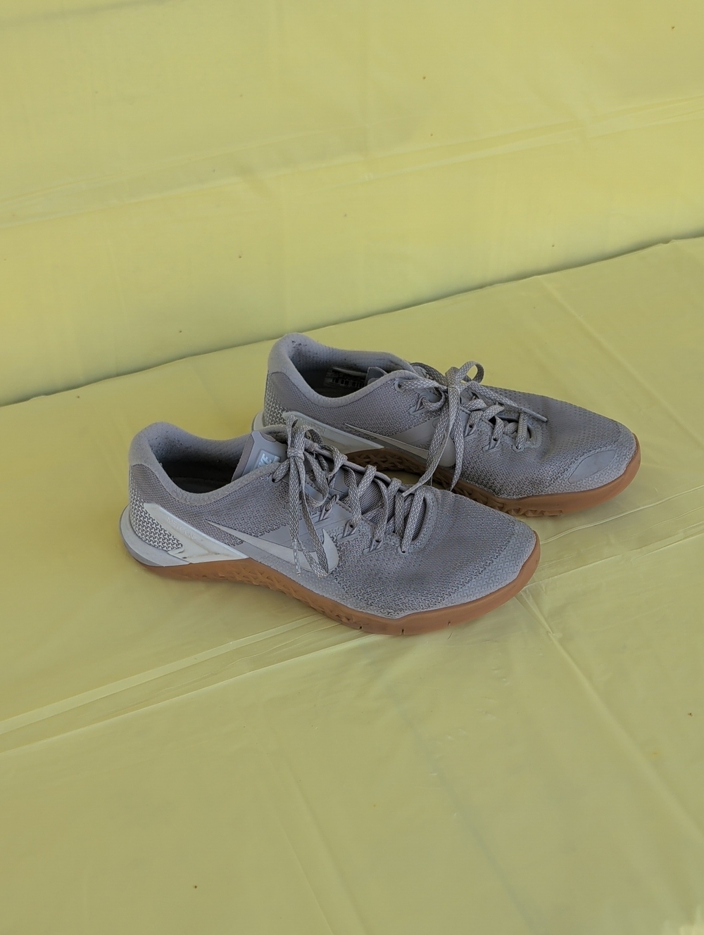 Nike Metcon 4 in "Atmosphere Grey / Gum" color, Lightweight Sneaker